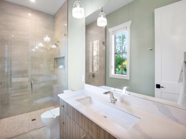 Custom Luxury Home 7 minute walk to beach and South Village